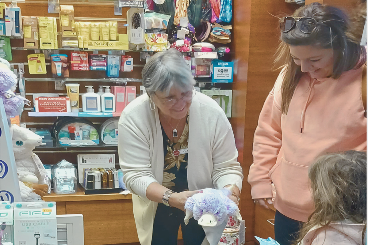 Loris employee with gift shop visitor